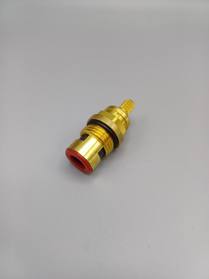Zucchetti bovendeel, keramisch binnenwerk 1/2″ R9742P.9500 warm water deel. 90 graden, links sluitend. per stuk verpakt.